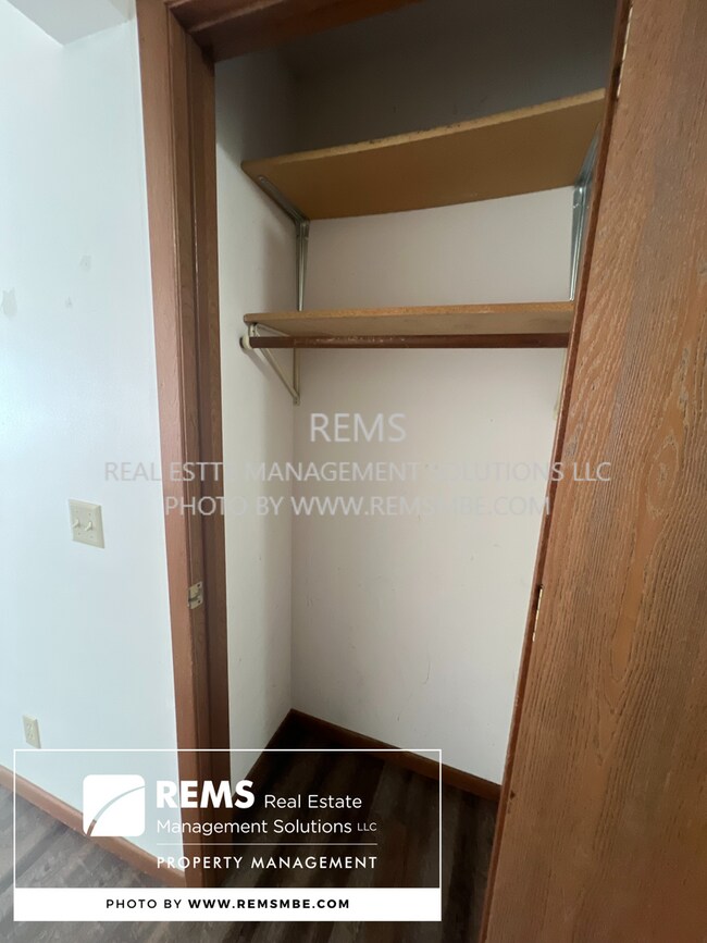 Foto del edificio - 210 W John St