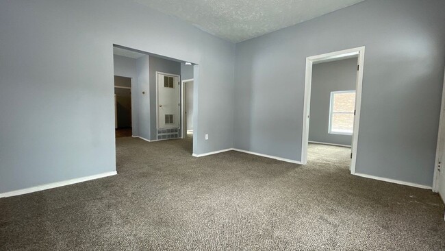 Building Photo - Charming 2-bedroom, 1 bathroom home