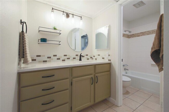 Foto del edificio - 7920 Rockwood Ln