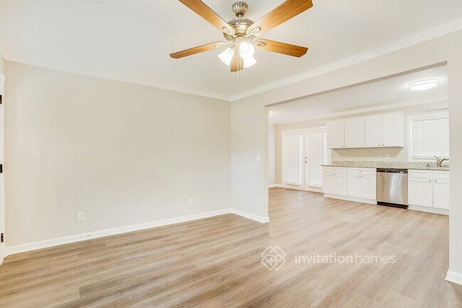 Foto del edificio - 116 Rosewood Dr