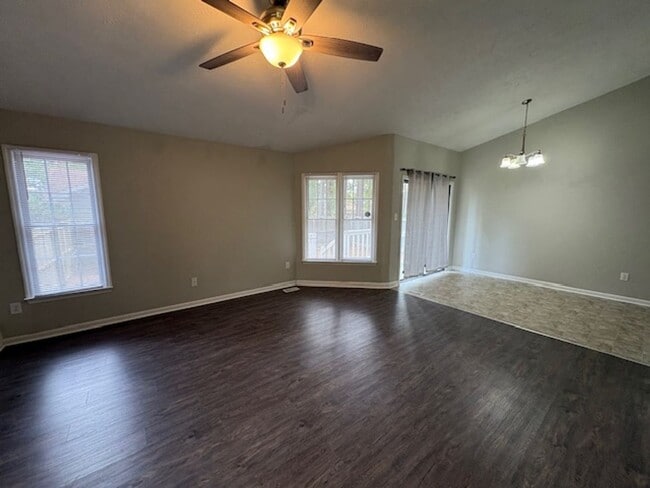 Foto del edificio - 9436 Gooden Dr