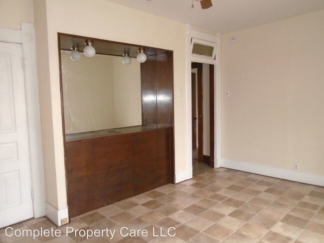 Building Photo - 643 N Elm St