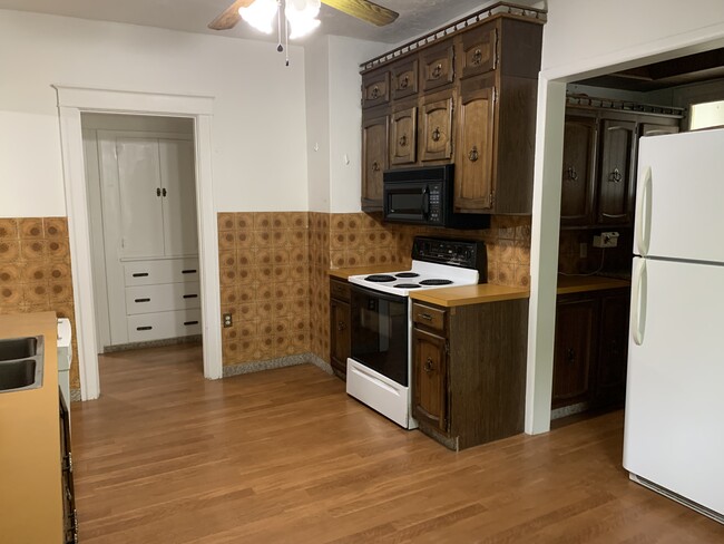 Kitchen - 191 W Main St