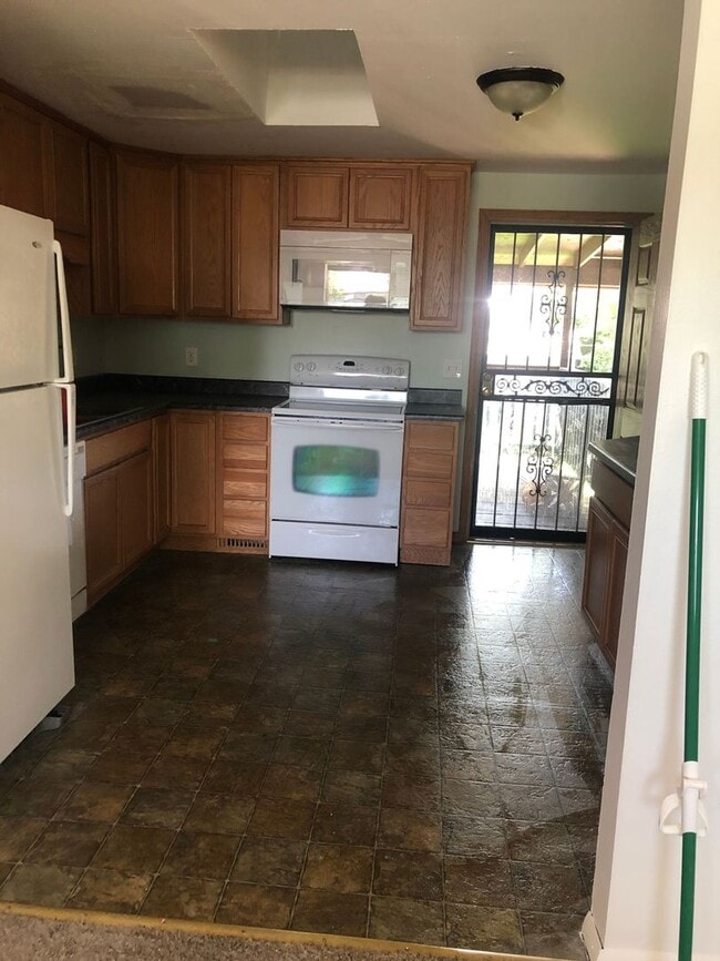 Photo - Half of a Duplex Available - 4 Bedroom 2 Bathroom in Lakewood House