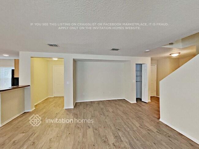 Foto del edificio - 7273 Wakeview Dr