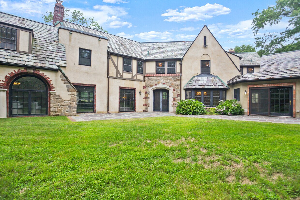 Primary Photo - 21 Calhoun Dr