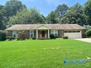 Building Photo - 826 Crestview Dr