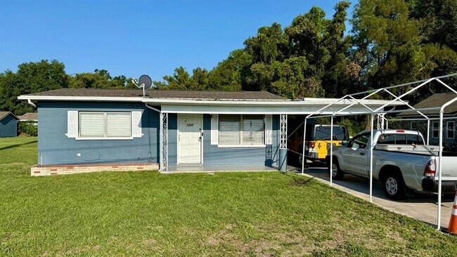 Building Photo - 1320 N Combee Rd
