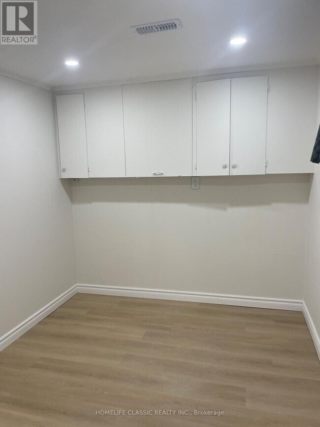 Photo du bâtiment - 385 Taylor Mills Dr S