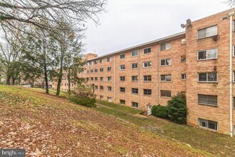 Building Photo - 750 S Dickerson St