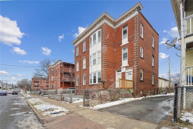 Building Photo - 58 Bond St