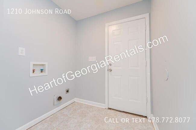 Foto del edificio - 1210 Johnson Rd
