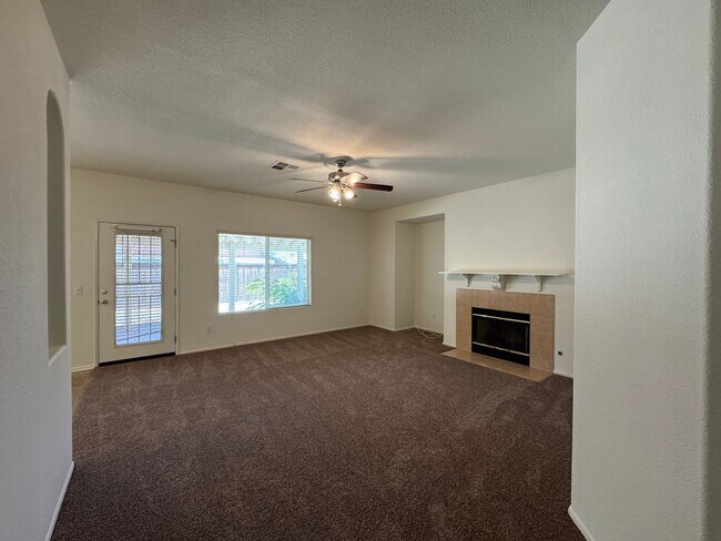 Foto del edificio - Spacious 4 Bedroom Home in Victorville