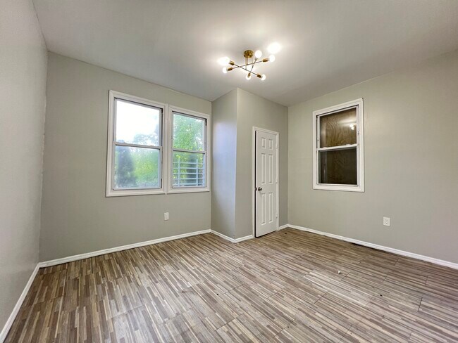 724 Lyons Ave A1 - 740 Lyons Ave