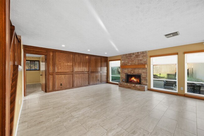 Building Photo - 21422 Park Willow Dr