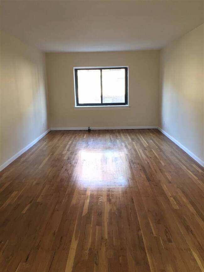 Foto del edificio - 290 Bay 17th St