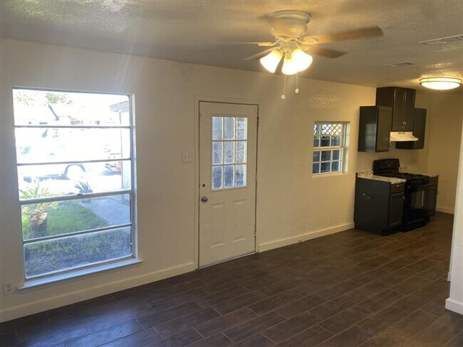 Foto del edificio - 2/1 Townhouse with covered parking