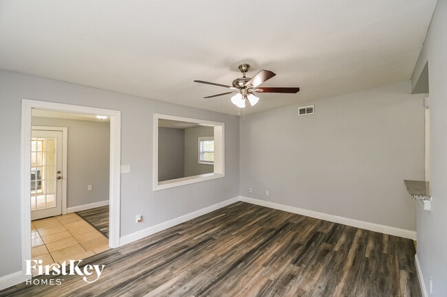 Building Photo - 1056 Busac Ave