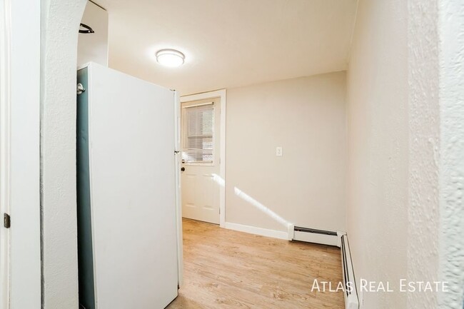 Foto del edificio - LARGE 1 Bedroom - Perfect Downtown Locatio...