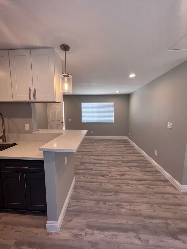 Foto del edificio - Beautifully Upgraded One Bedroom-One Bathroom Apartment in Talmadge