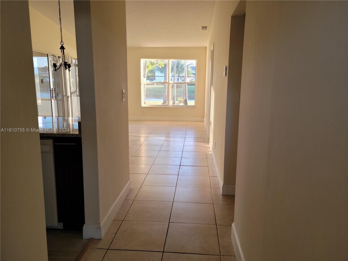 Foto principal - 9340 E Daffodil Ln