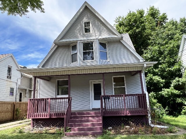 Building Photo - 907 S Allin St