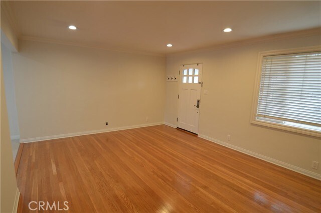 Building Photo - 725 Evergreen St