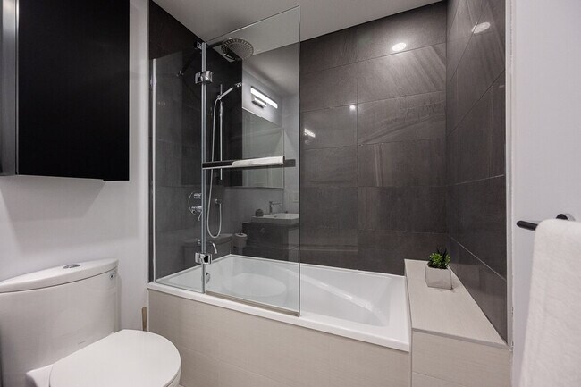 Photo du bâtiment - 1255 Rue Saint-Jacques