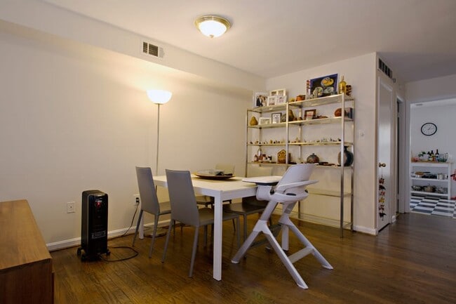 Photo - 1821 Biltmore St NW Apartment