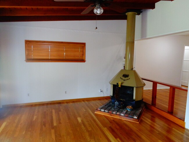 Foto del edificio - 2 Bedroom 1 Bath House for Rent with Centr...