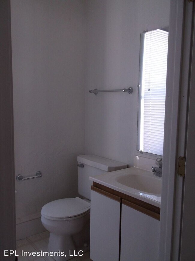 Building Photo - 5 br, 1.5 bath House - 702 N Oneida Street