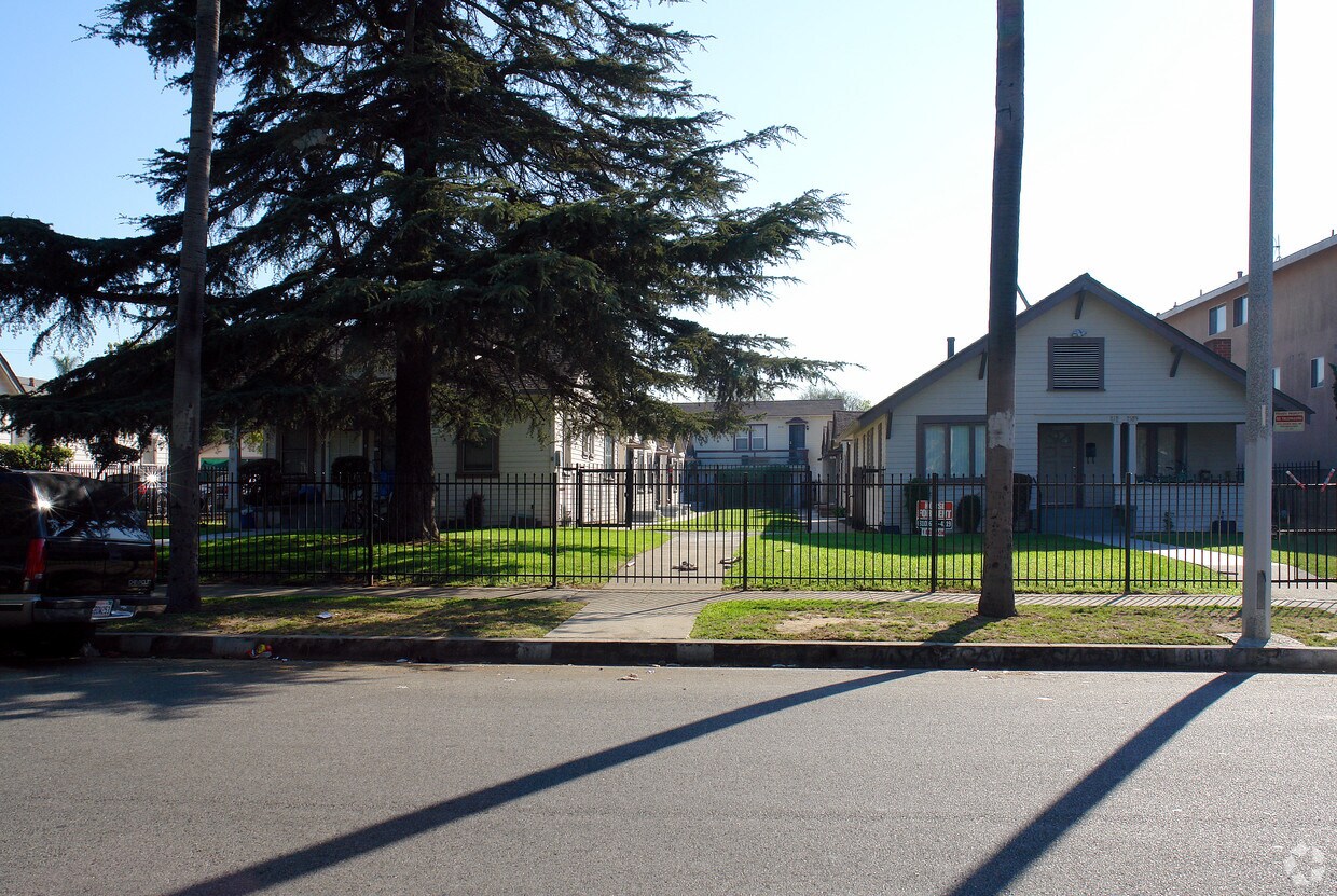 Foto del edificio - 810-810.5 Myrtle Ave