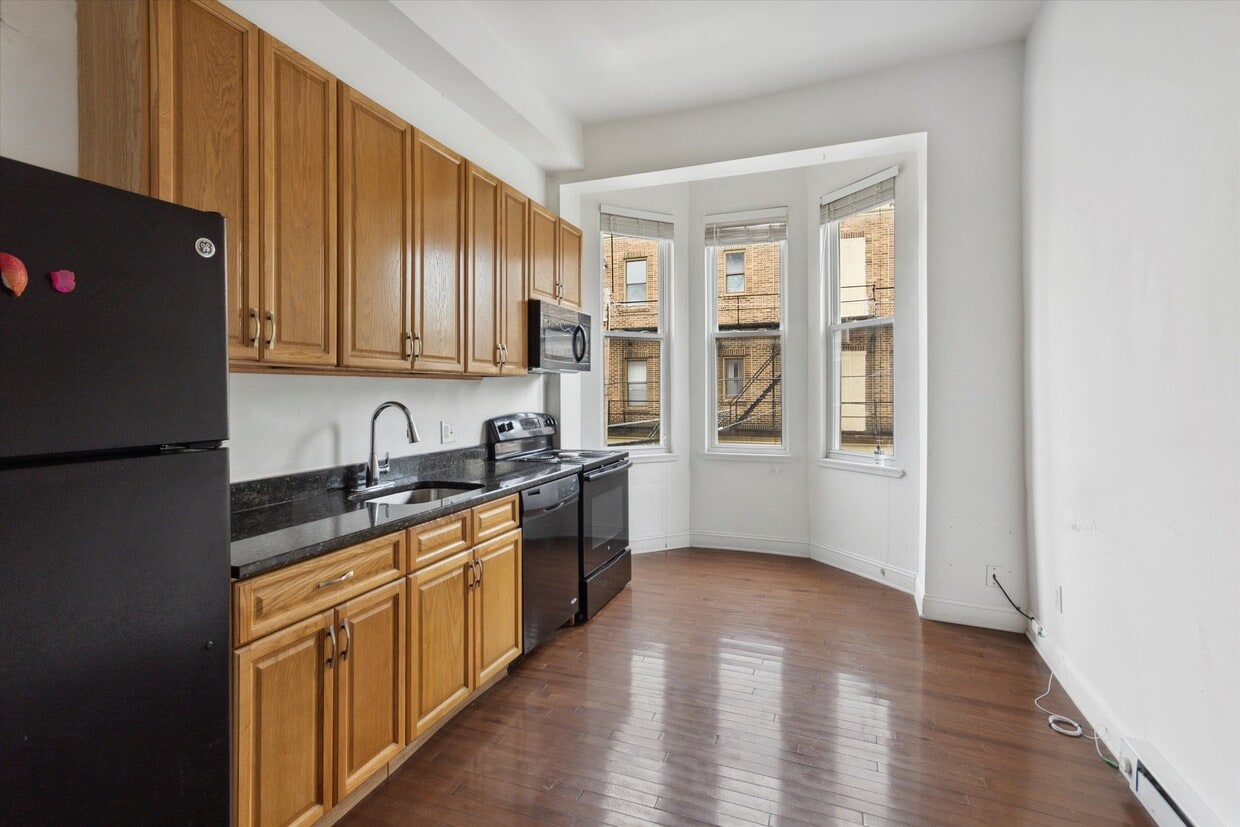 Foto principal - 1539 Cecil B. Moore Ave