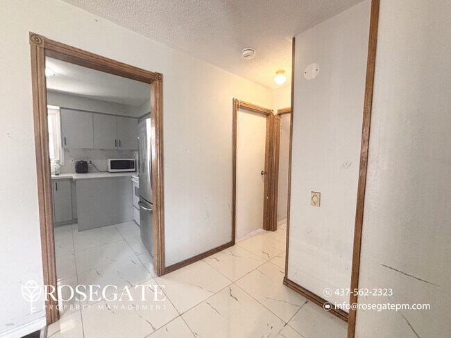 Building Photo - Spacious 3+Den Main Level Apartment with Parking – Flat Utilities – Barrie