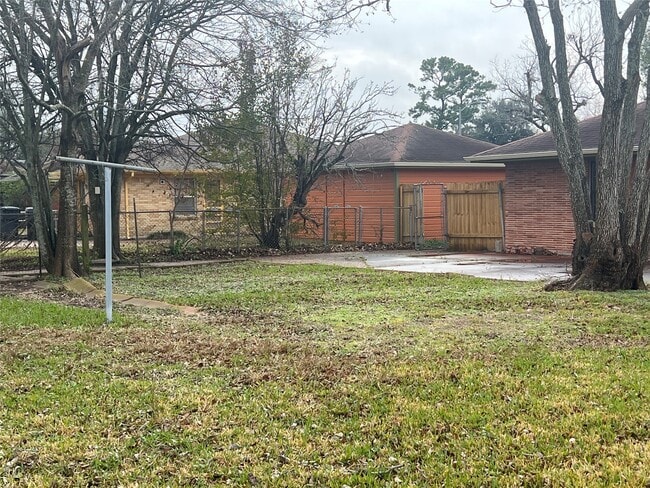 Building Photo - 714 E Whitney St