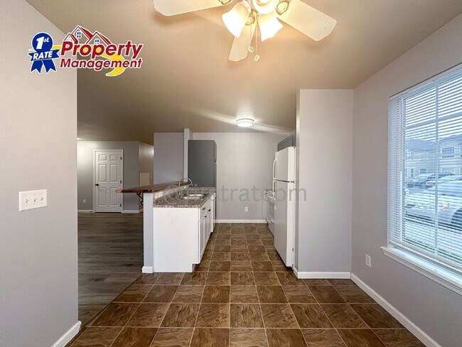 Foto del edificio - 10042 W Garverdale Ln
