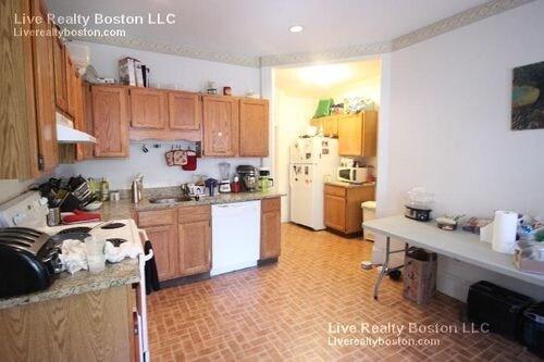 Primary Photo - 1442 Commonwealth Ave
