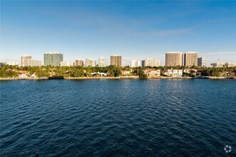 Building Photo - 10101 E Bay Harbor Dr