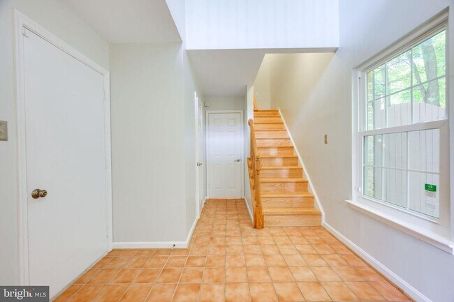Building Photo - 6029 Crocus Ct