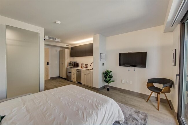 Interior Photo - 145 Leavenworth St