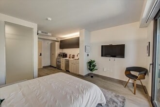 Interior Photo - 145 Leavenworth St