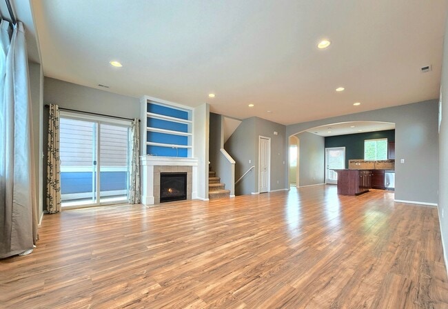 Building Photo - 4 Bedroom Home with Lake Views - Pet Friendly - 1/2 off 1st Months rent!