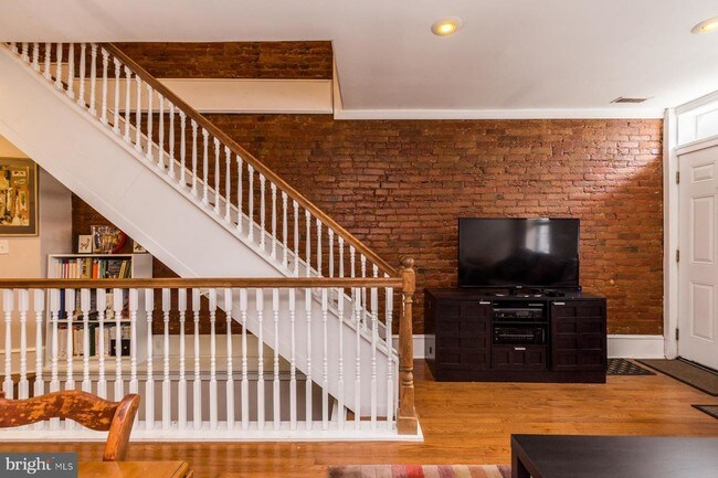 Foto del edificio - 1737 Webster St