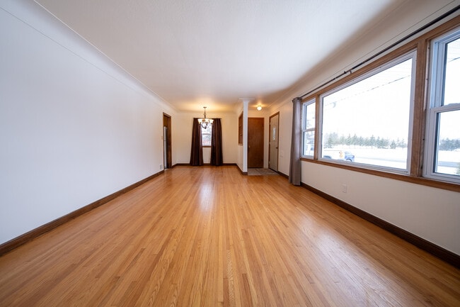 Foto del edificio - 22925 Oakdale Dr