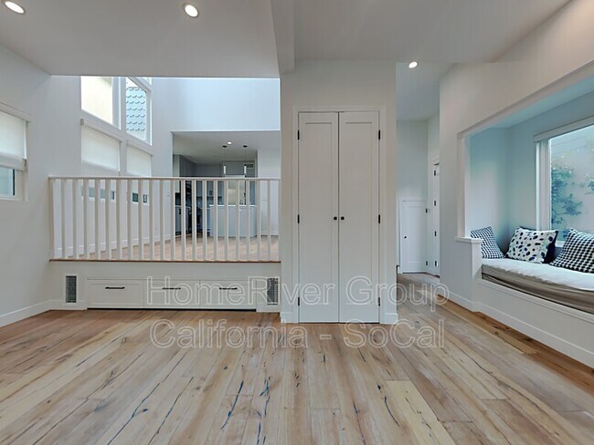 Foto del edificio - 216.5 Bicknell Ave