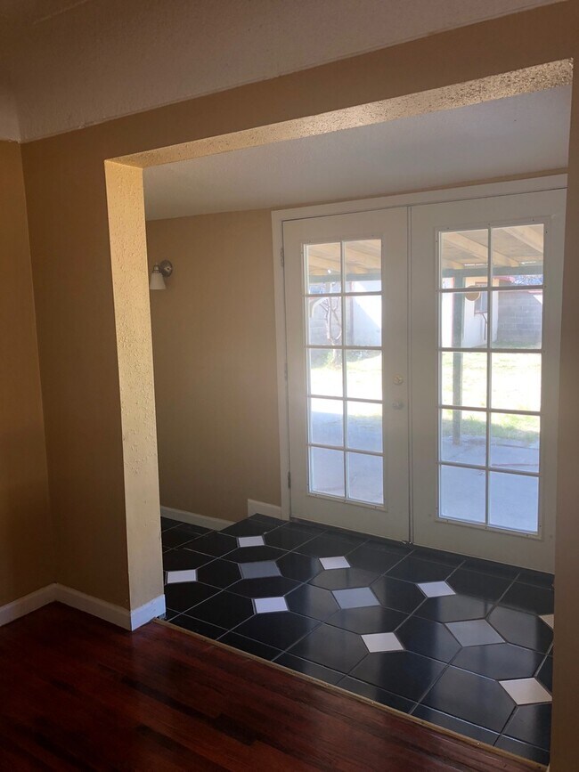Foto del edificio - Nice 3 bed 1 bath