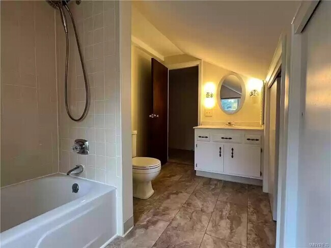 Baño con bañera - 4056 Park Ave