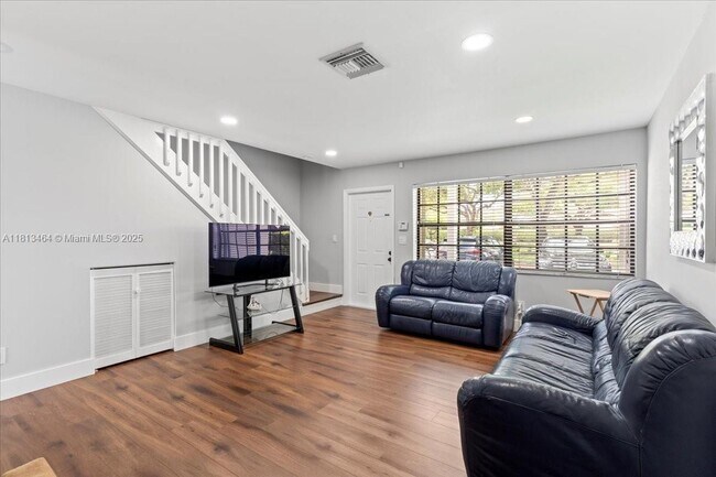 Foto del edificio - 10789 NW 11th St