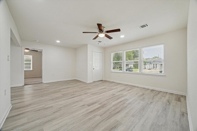 Foto del edificio - 3105 Babin Dr