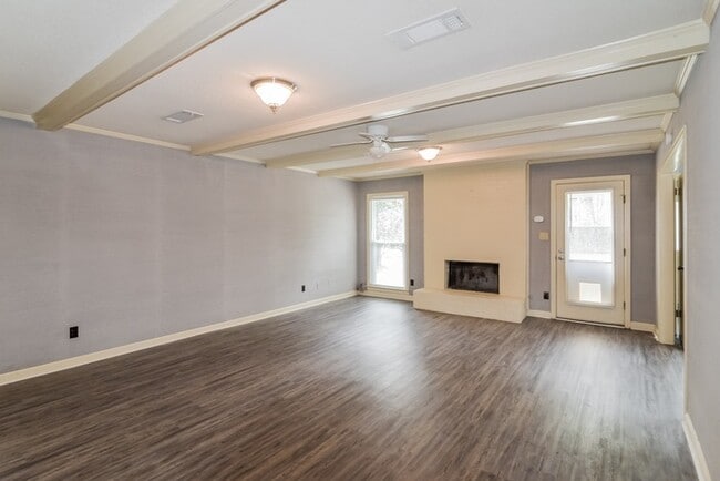 Building Photo - 2400 W Aberdeen Dr